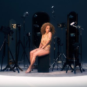 Kiana Ledé en concert au Cabaret Sauvage en décembre 2023