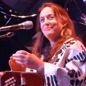Ninon Valder en concert Le Baiser Salé