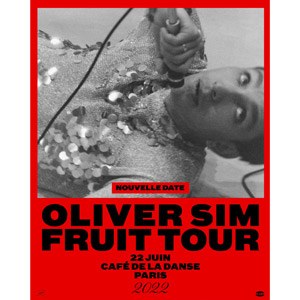 Oliver Sim en concert au Café de la Danse en juin 2022