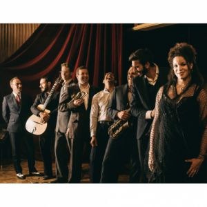 Swingin' Xmas With Hot Sugar Band & Nicolle Rochelle