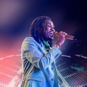 Wally B. Seck en concert à l'Adidas Arena en décembre 2024
